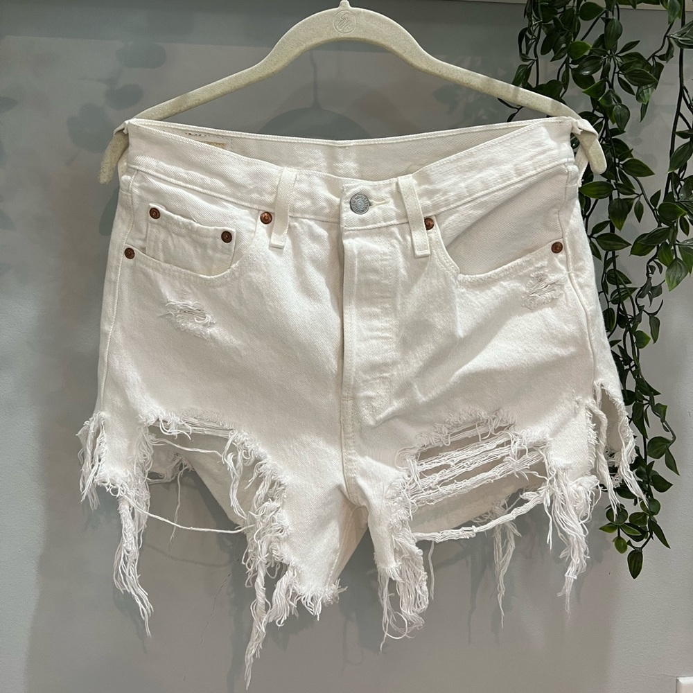 Levi 501 distressed high rise shorts